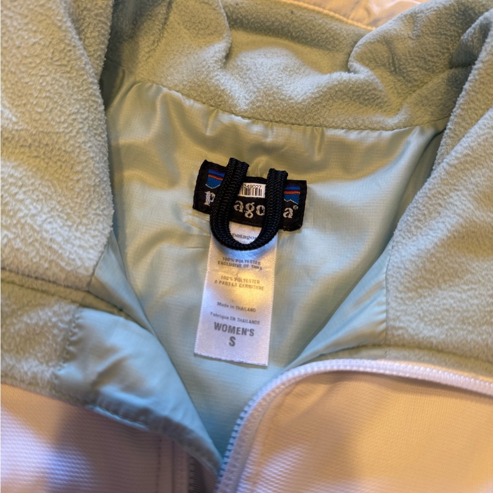 Women’s Patagonia White Winter Jacket - Picture 2 of 10